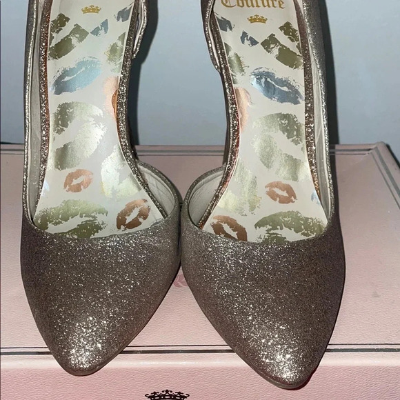 Juicy Couture Gold Heels with Stiletto and Pointed Toe - Picture 4 of 10